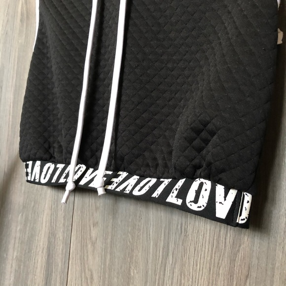 Quilted Textures Crop Top Tank Top Hoodie - Picture 2 of 12